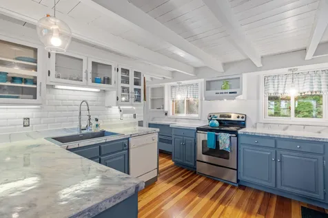 85 Belknap Point Road Gilford NH 03249