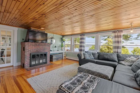 85 Belknap Point Road Gilford NH 03249