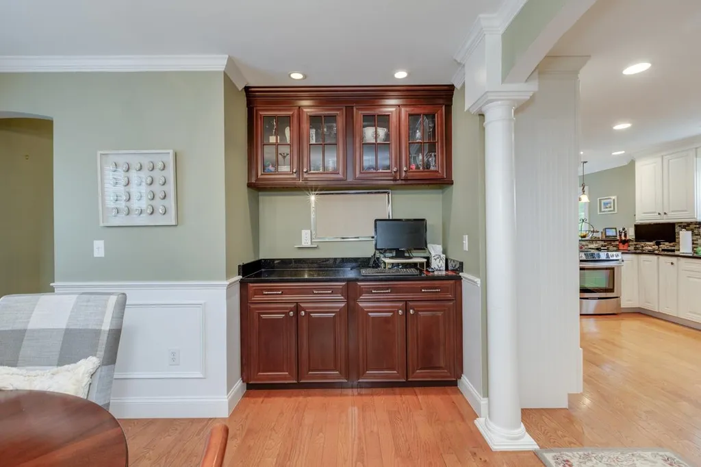 16 Camelot Drive Manchester NH 03104