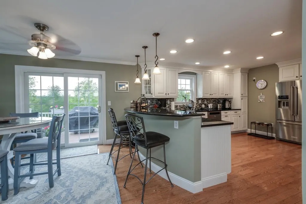 16 Camelot Drive Manchester NH 03104