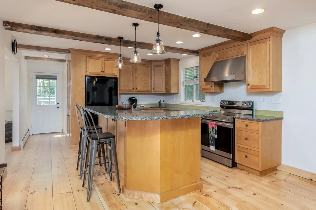 51 Greenfield Road New Boston NH 03070