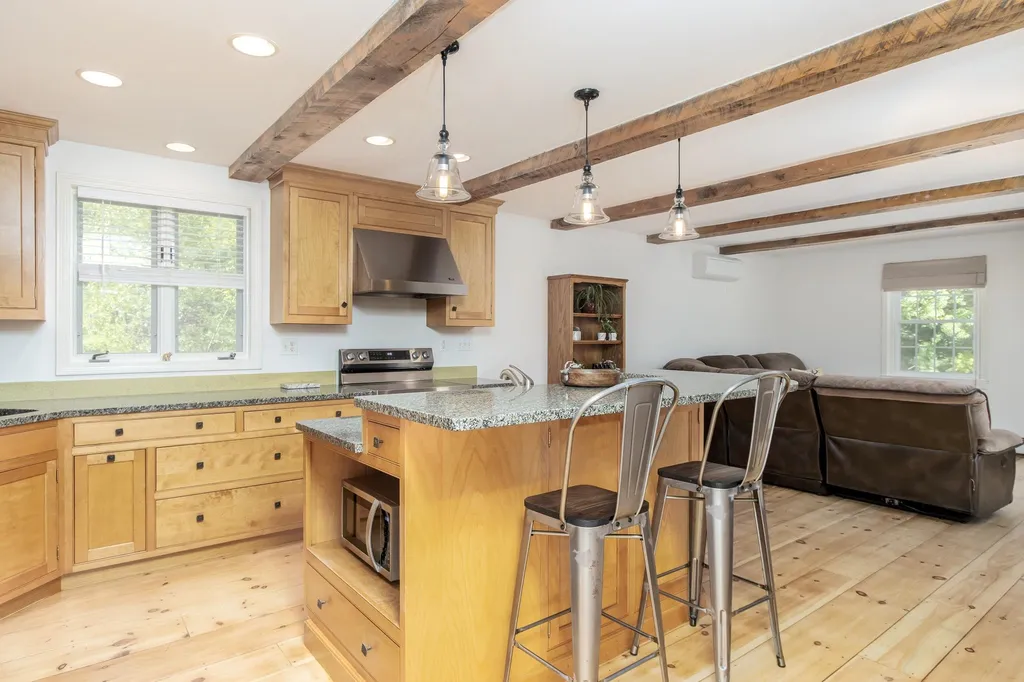 51 Greenfield Road New Boston NH 03070