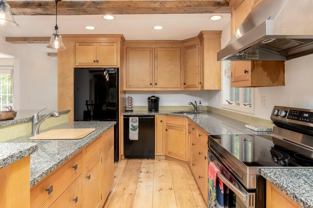 51 Greenfield Road New Boston NH 03070