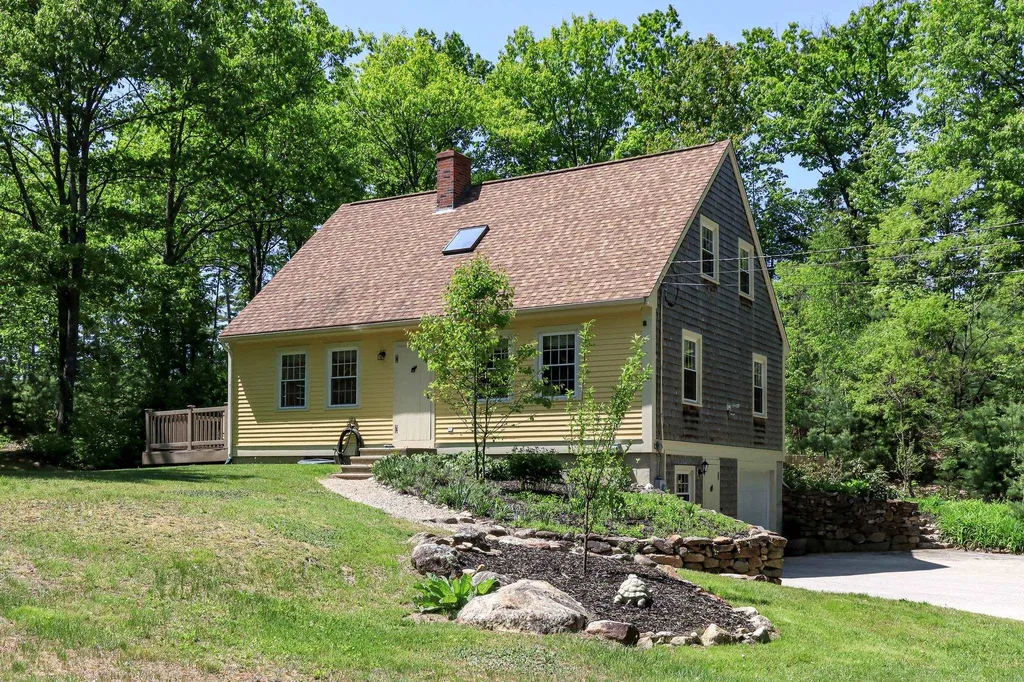 51 Greenfield Road New Boston NH 03070