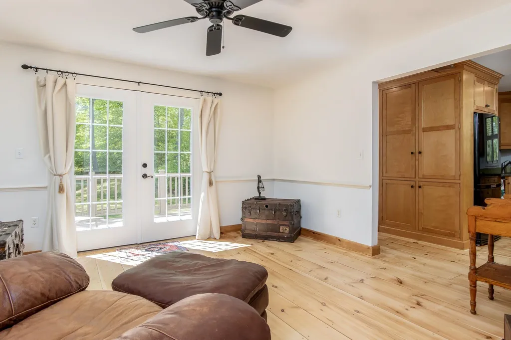 51 Greenfield Road New Boston NH 03070