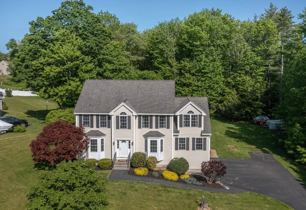 97 Hamilton Drive Epping NH 03042-1804