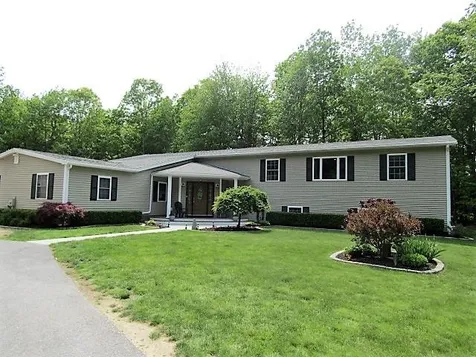 53 Mast Road Epping NH 03042