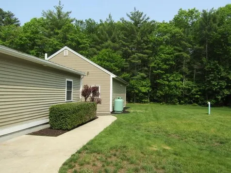 53 Mast Road Epping NH 03042