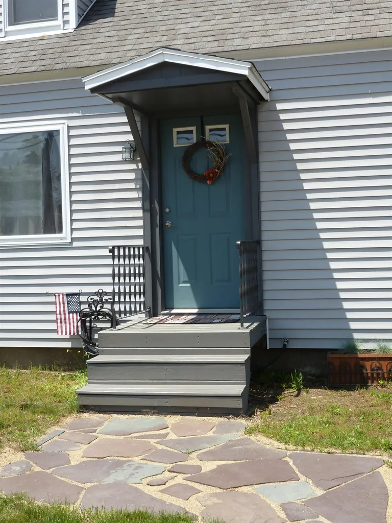 83 Washington Street Rochester NH 03867-1839