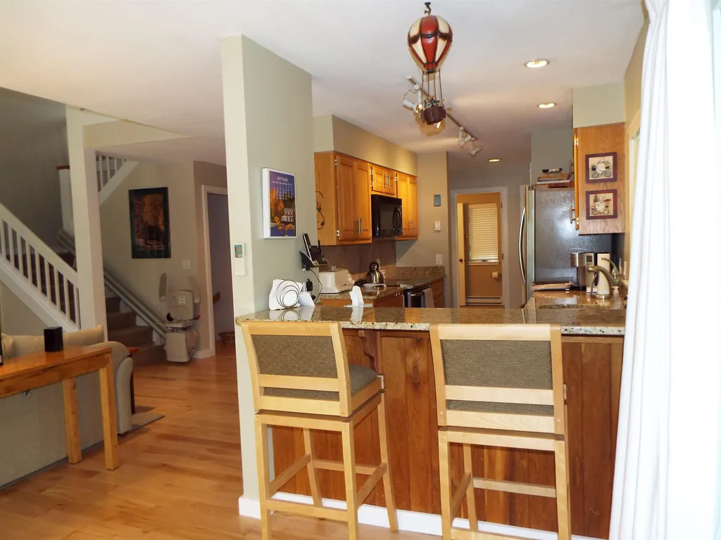 1140 Murphy's Road Hartford VT 05059