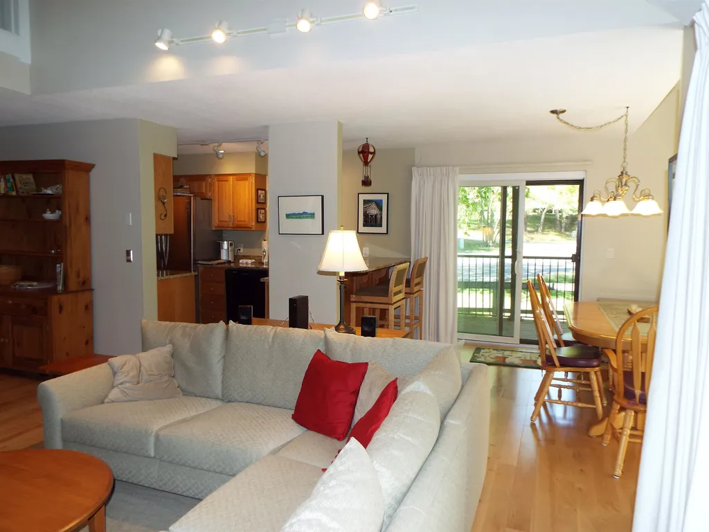 1140 Murphy's Road Hartford VT 05059