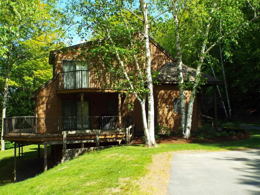 1140 Murphy's Road Hartford VT 05059