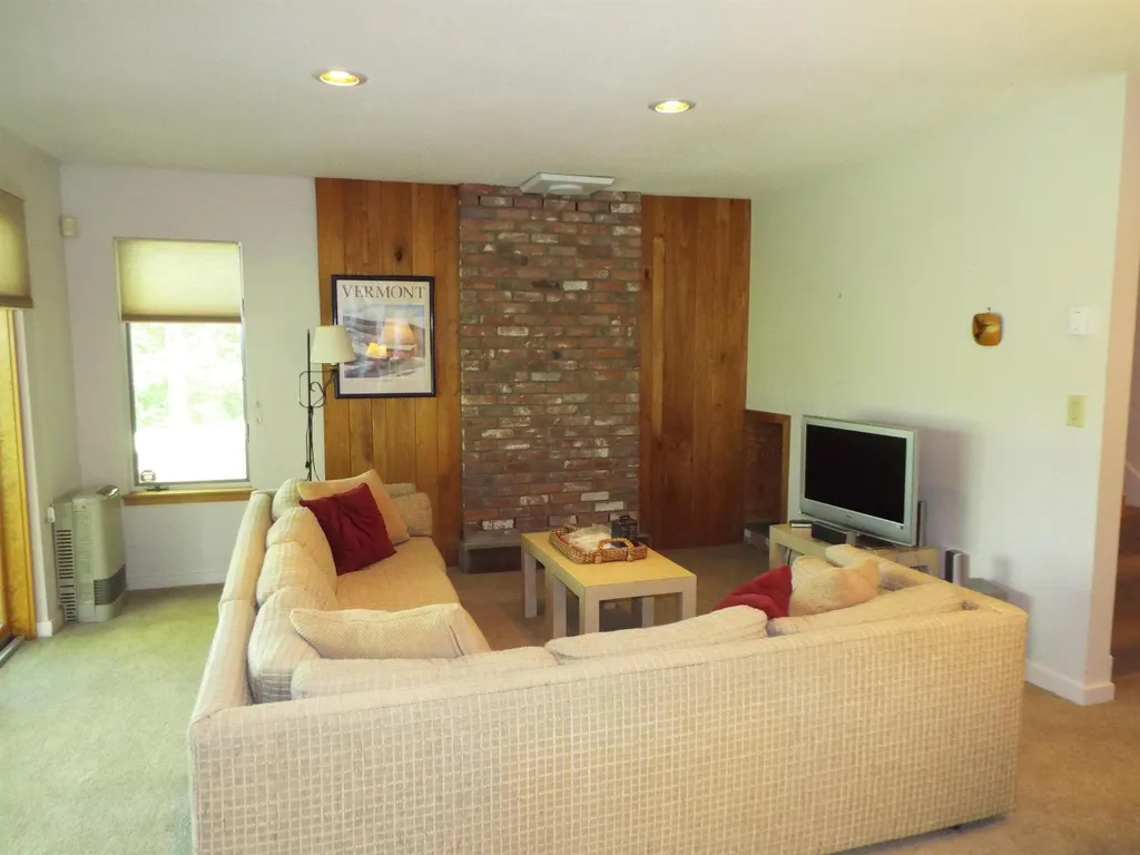 1140 Murphy's Road Hartford VT 05059