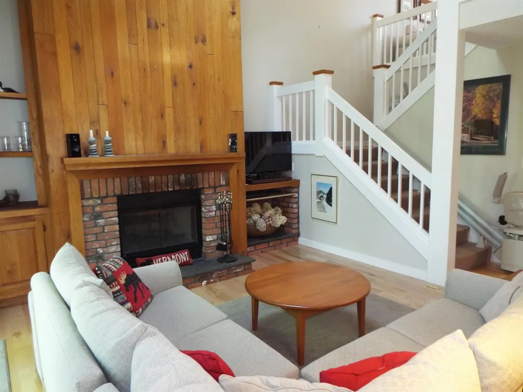 1140 Murphy's Road Hartford VT 05059