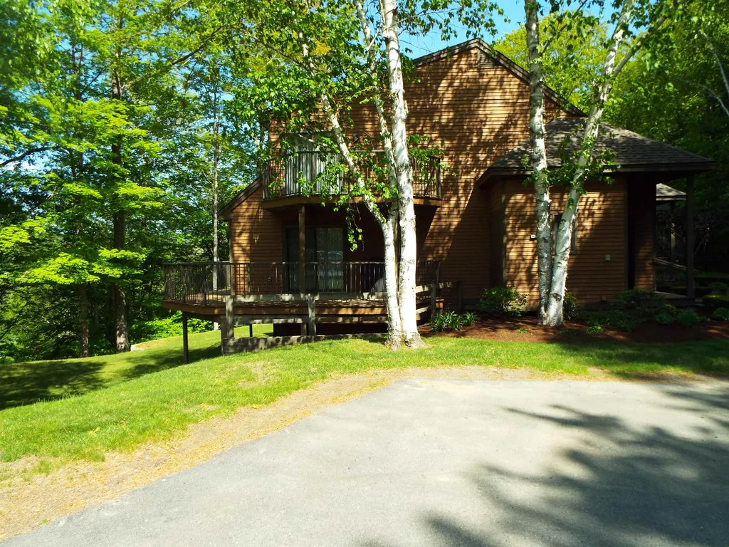 1140 Murphy's Road Hartford VT 05059