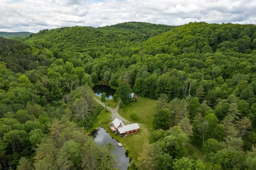 1157 Blackmer Road Pomfret VT 05067