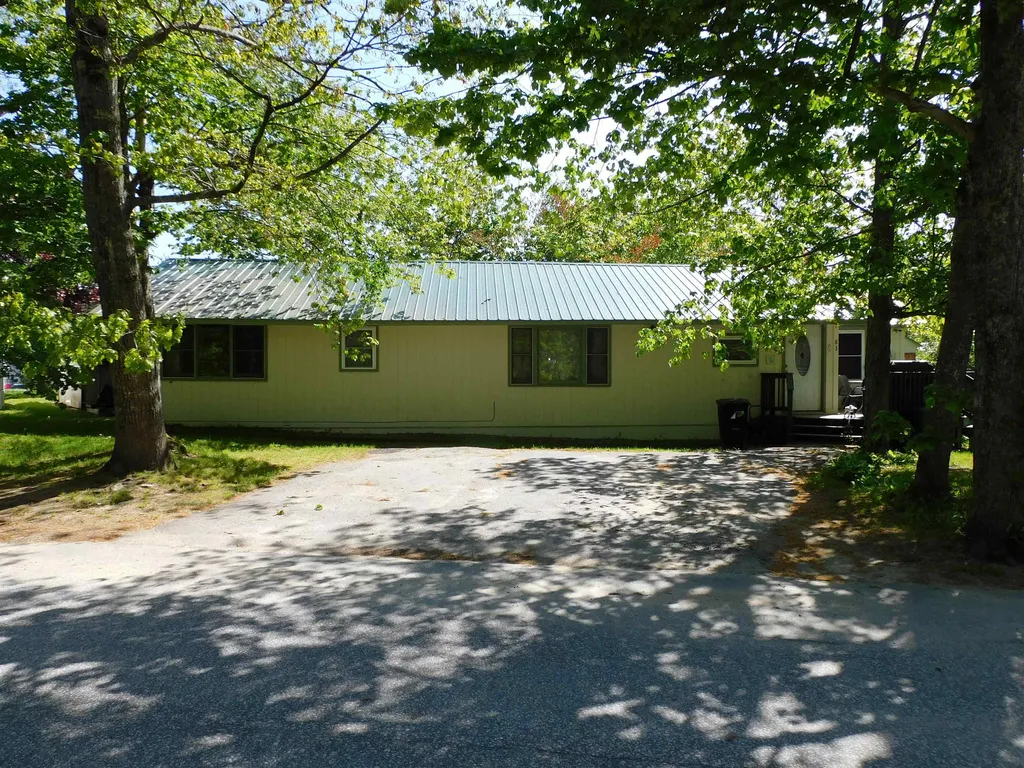 83 Livermore Road Holderness NH 03245