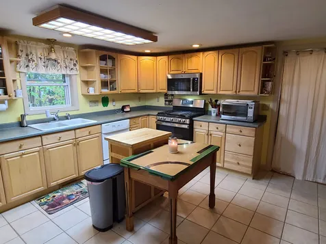 83 Livermore Road Holderness NH 03245