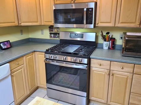 83 Livermore Road Holderness NH 03245