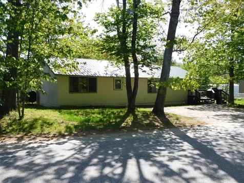 83 Livermore Road Holderness NH 03245
