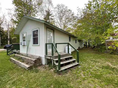 83 Livermore Road Holderness NH 03245