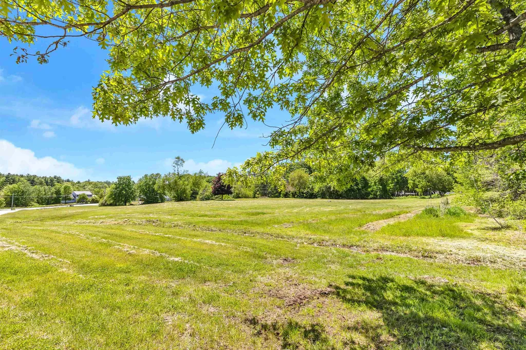 231 Bunker Hill Road Auburn NH 03032