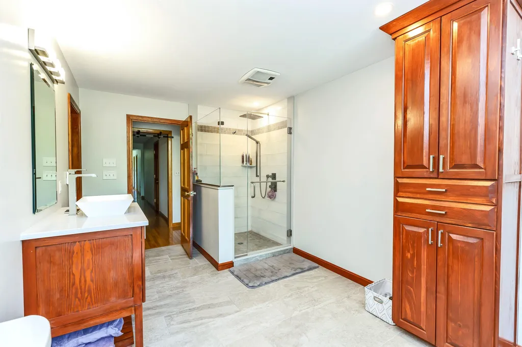 231 Bunker Hill Road Auburn NH 03032