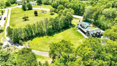 231 Bunker Hill Road Auburn NH 03032