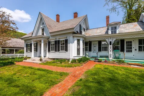 26 River Street Woodstock VT 05091