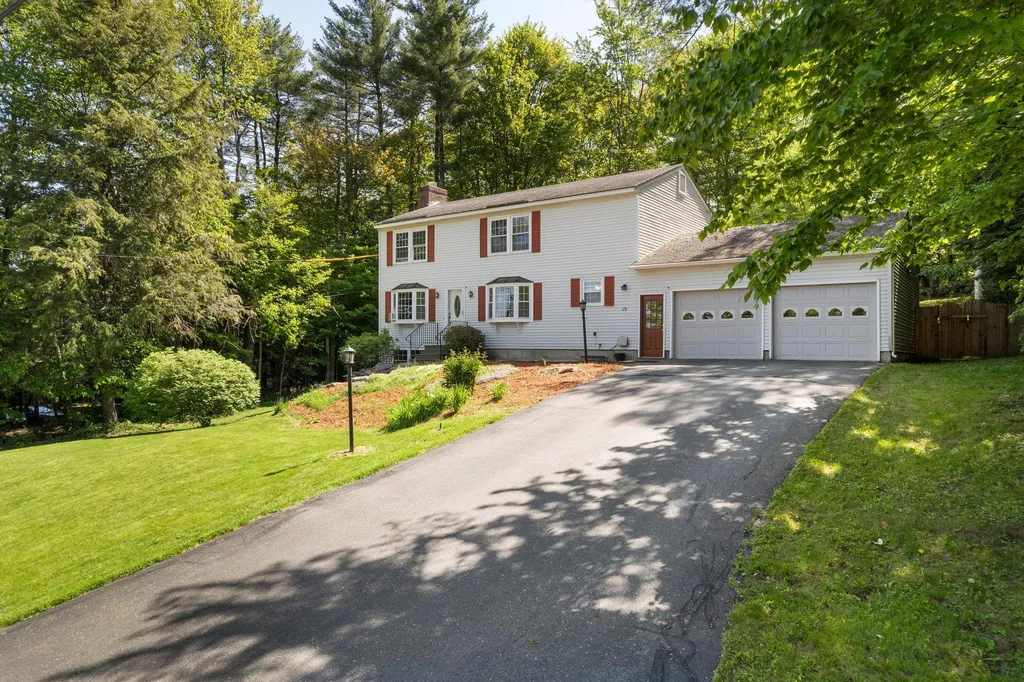 29 Nottingham Circle Lebanon NH 03766
