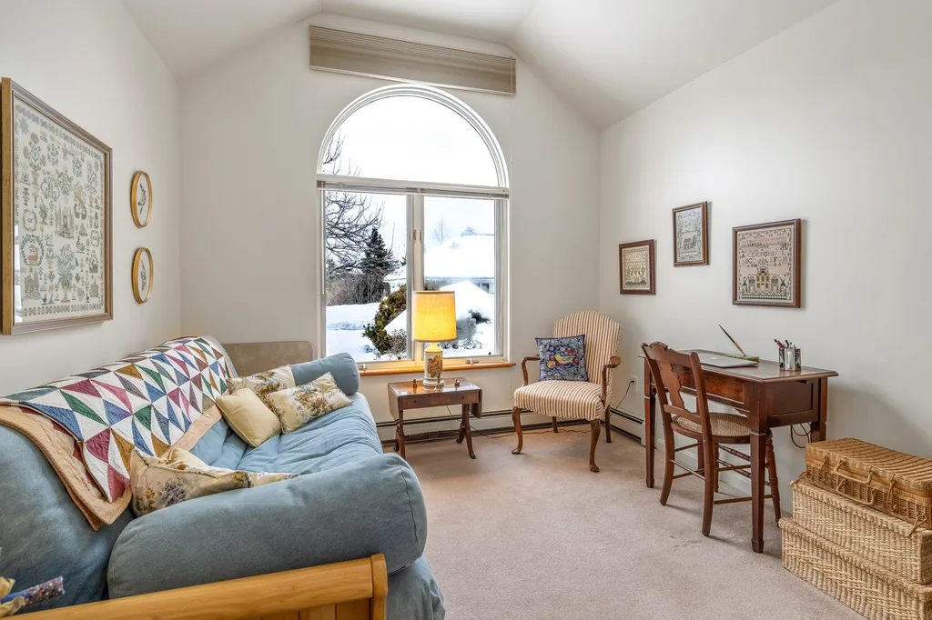 3 Skyline Way Hartford VT 05001