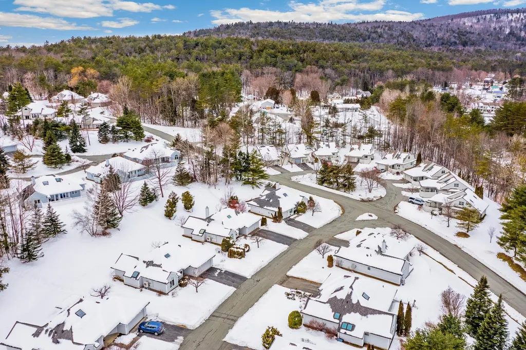 3 Skyline Way Hartford VT 05001