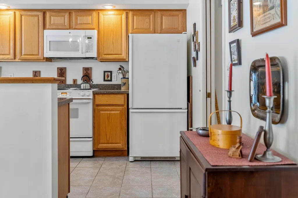 3 Skyline Way Hartford VT 05001
