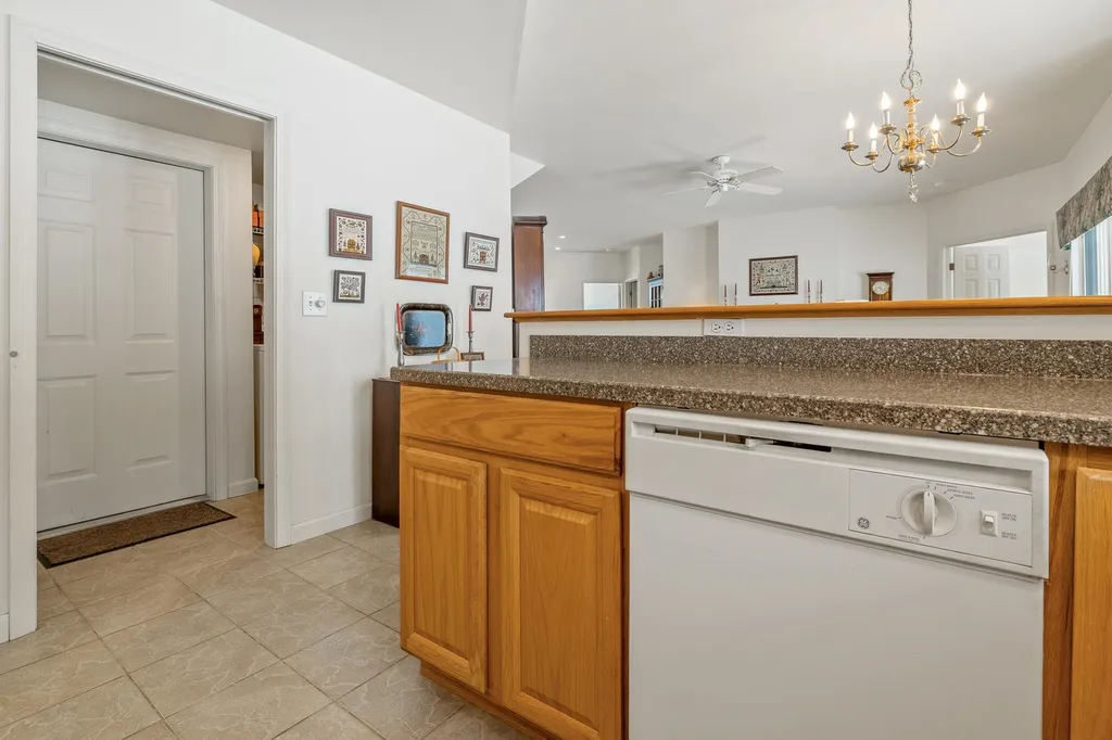 3 Skyline Way Hartford VT 05001