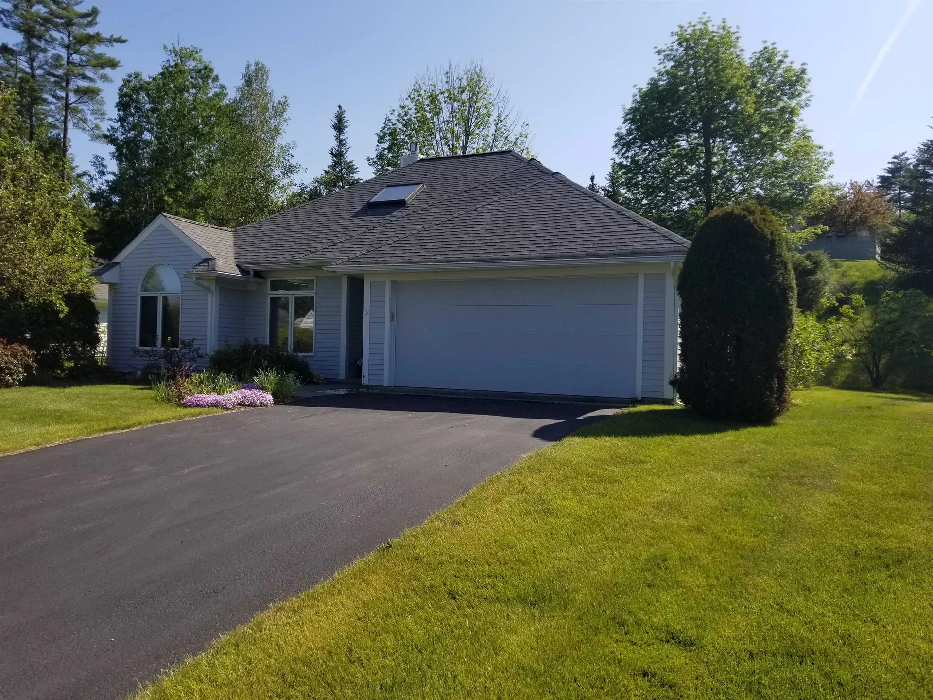 3 Skyline Way Hartford VT 05001