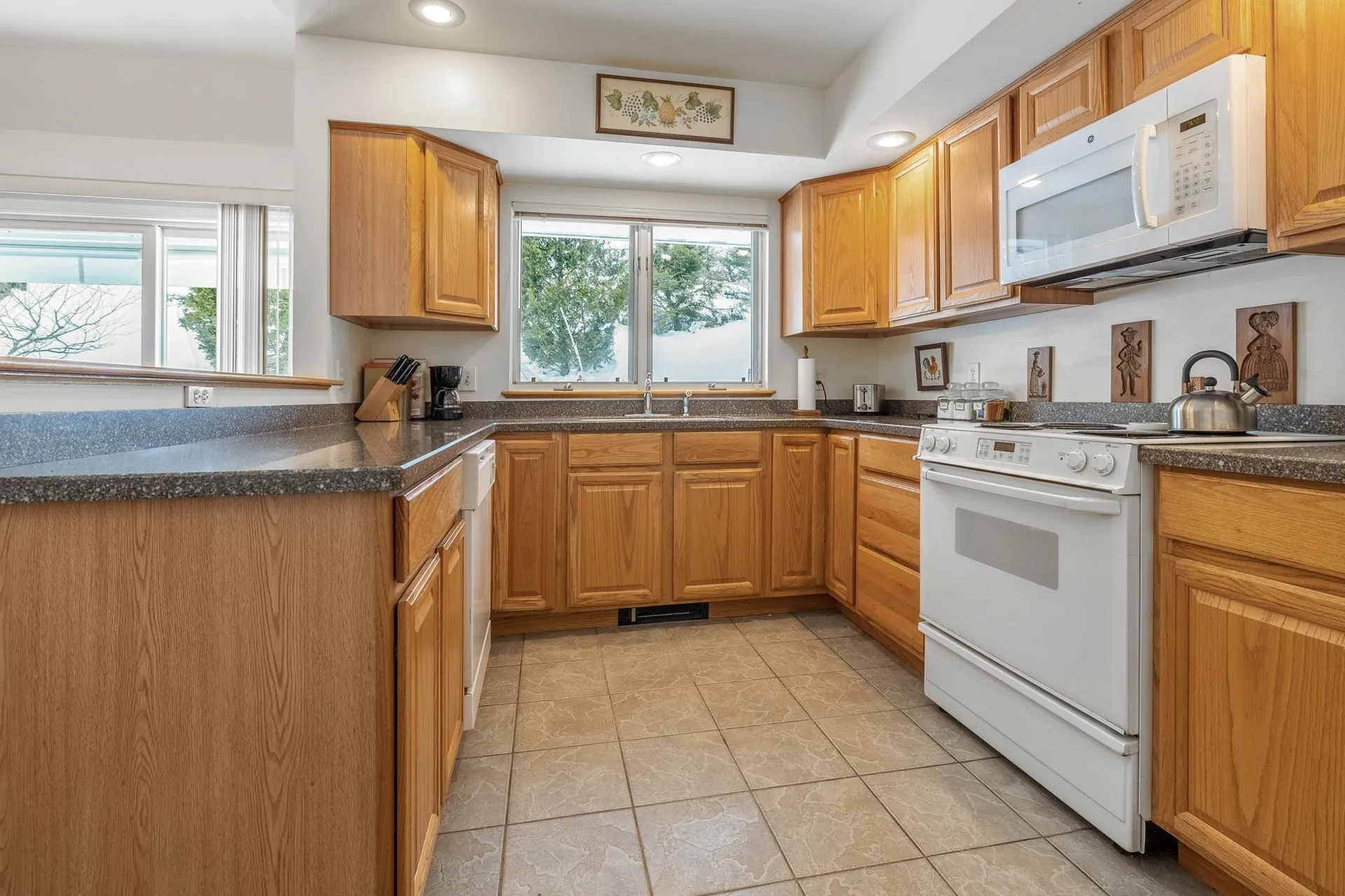 3 Skyline Way Hartford VT 05001