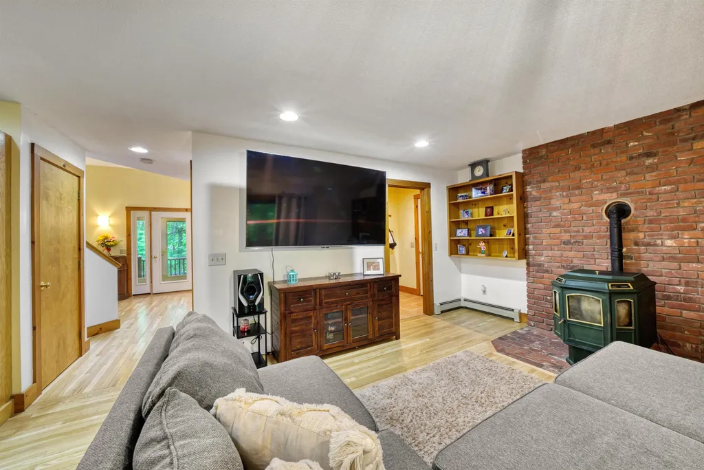 47 Hummingbird Hill Grantham NH 03753