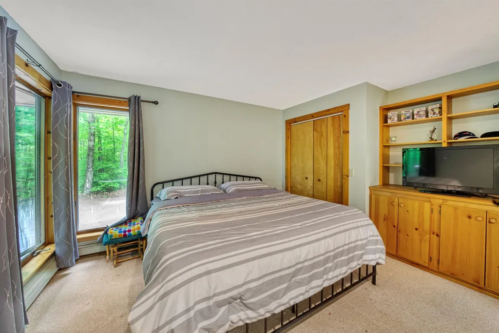 47 Hummingbird Hill Grantham NH 03753