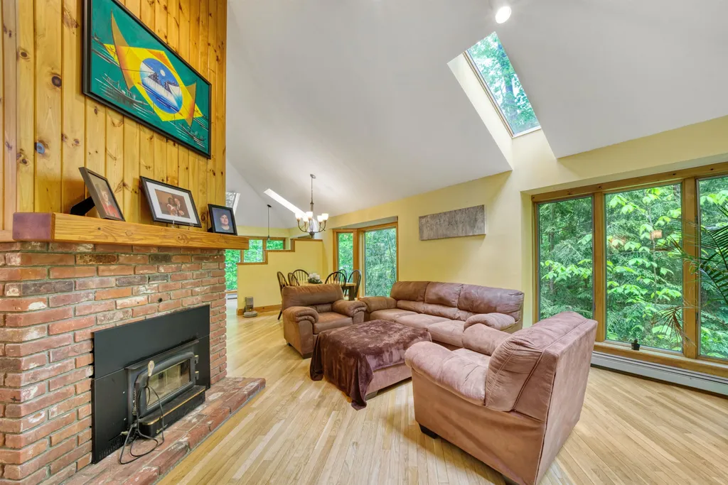 47 Hummingbird Hill Grantham NH 03753