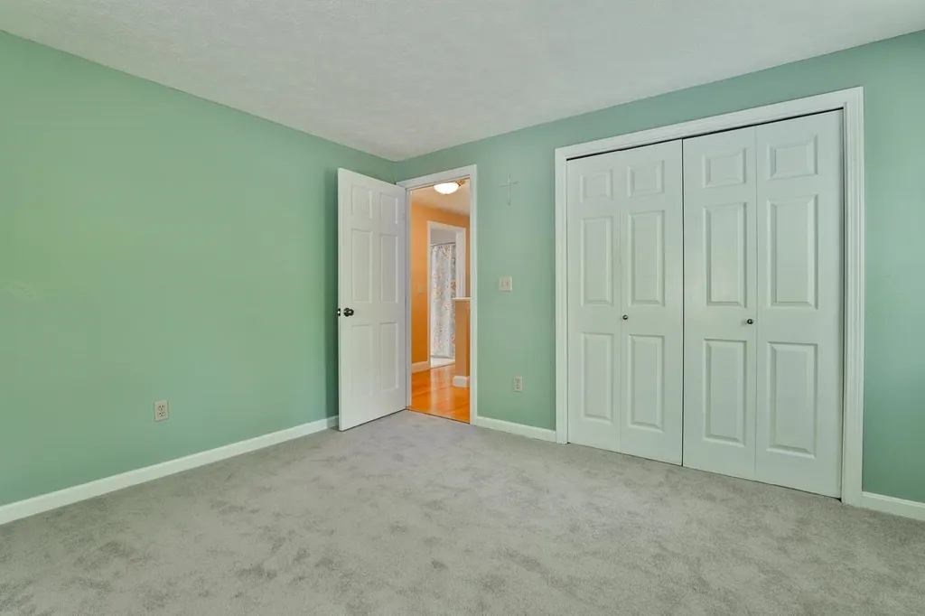 17 Clifford Farm Road Dunbarton NH 03046