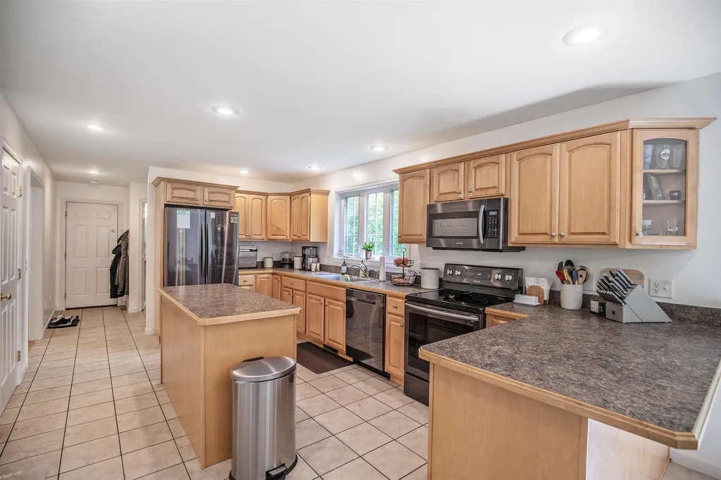 24 Wilson Road Londonderry NH 03053