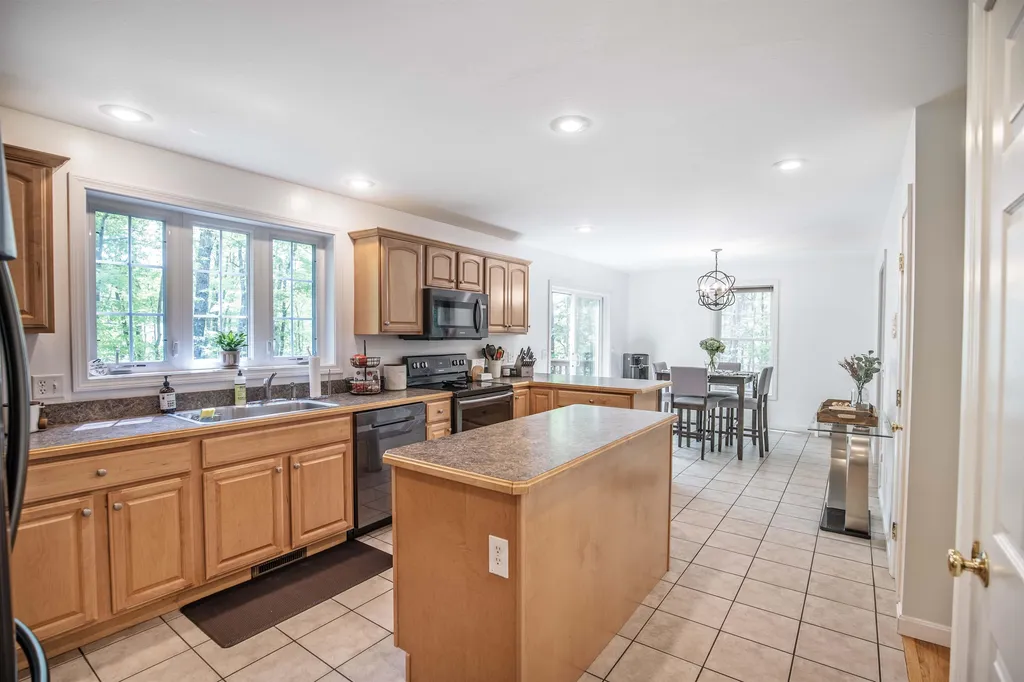 24 Wilson Road Londonderry NH 03053