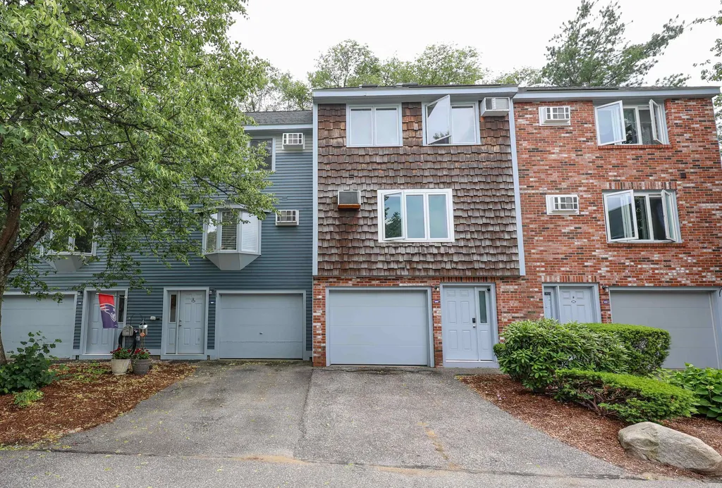 188 Valley West Way Manchester NH 03102