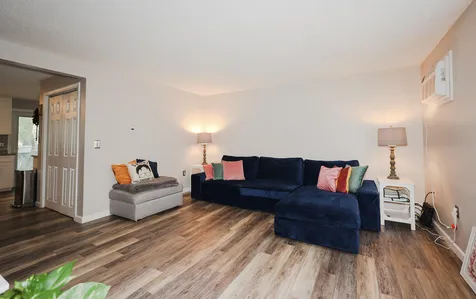 188 Valley West Way Manchester NH 03102