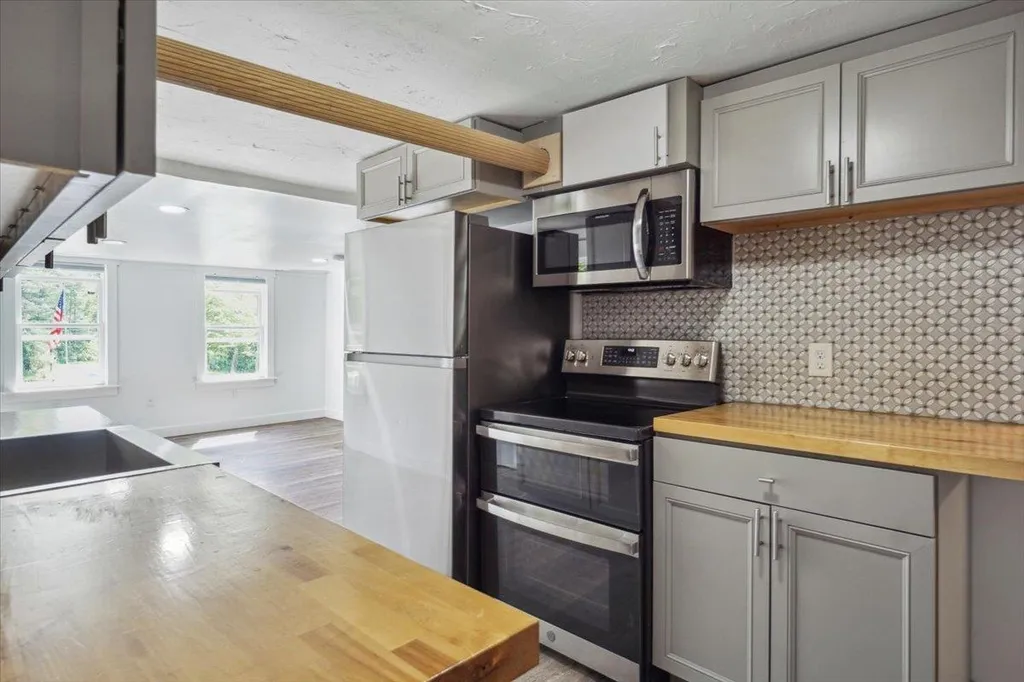 76 Rocky Pond Road Hollis NH 03049