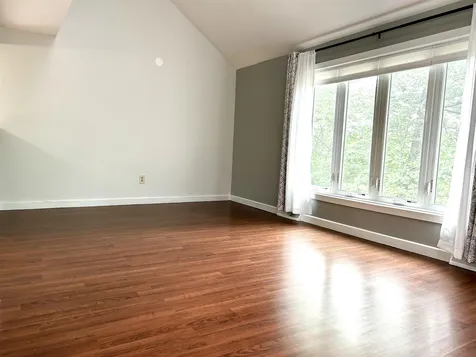 9 Grimsby Lane Nashua NH 03063