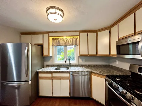 9 Grimsby Lane Nashua NH 03063