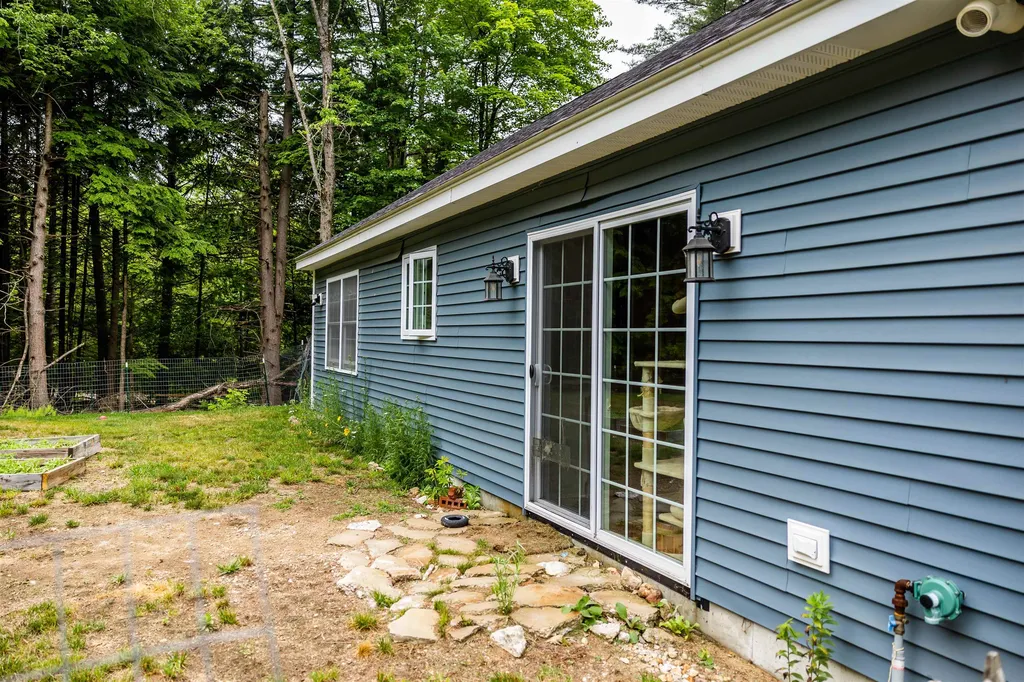 48 Blake Road Weare NH 03281