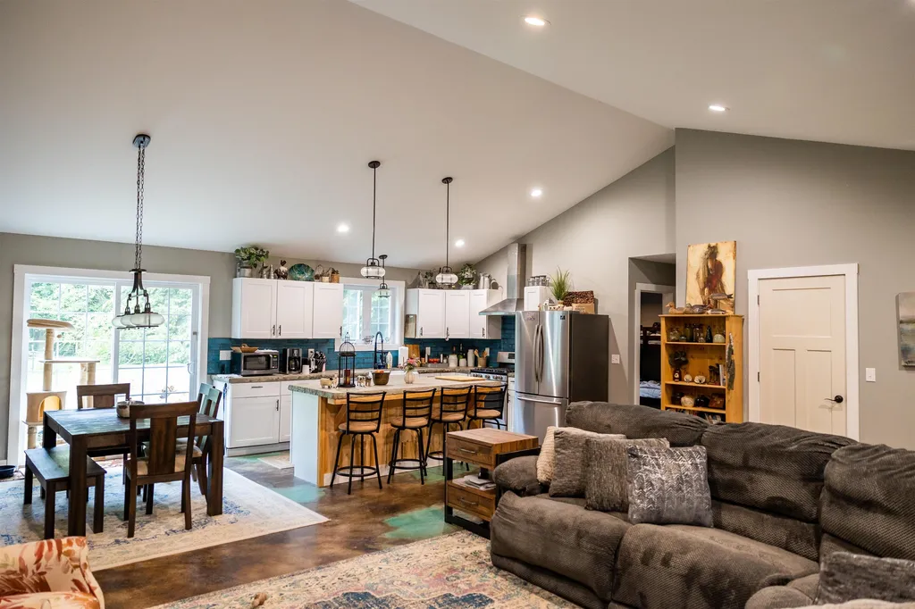 48 Blake Road Weare NH 03281