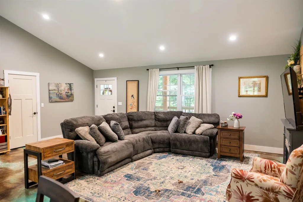 48 Blake Road Weare NH 03281